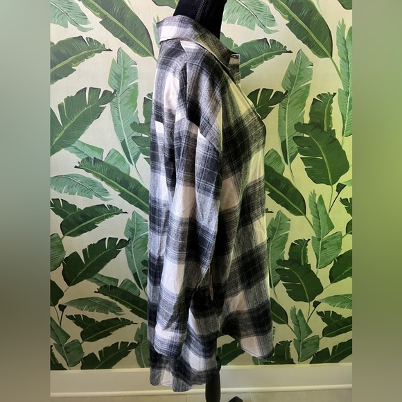 CJLA Long Flannel Button Down Tunic Shirt Top Black Cream Plaid Size M - Picture 4 of 5